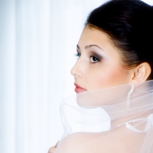 свадебный фотограф красивая невеста в платье сборы невесты