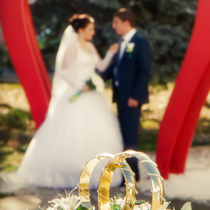 свадебный фотограф фото обручальные кольца свадебная прогулка в Анапе