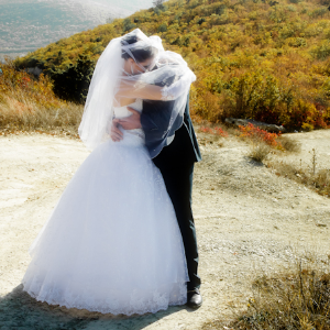 свадебный фотограф невеста жених свадьба в горах в Анапе