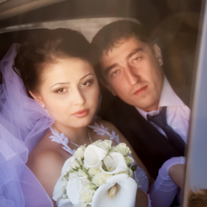 фотограф свадьба невеста жених в машине в Анапе